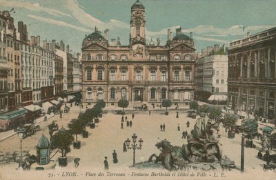 Lyon - Place des Terreaux - Bartholdi-fontein en het stadhuis door French Photographer